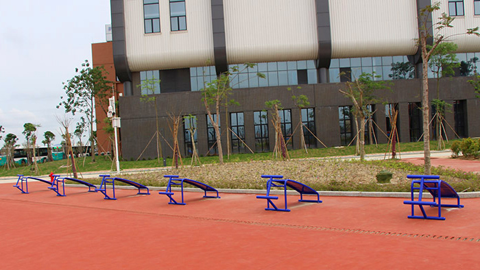 佛山順德承德小學戶外健身器材完活了