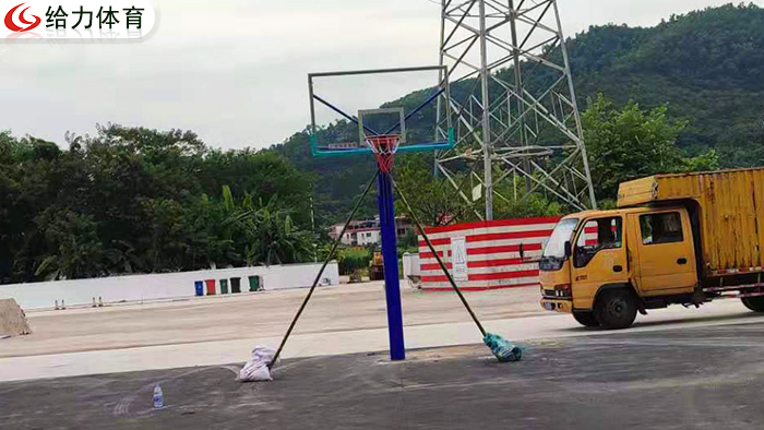 中山學(xué)校籃球架多少錢