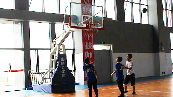 電動(dòng)液壓籃球架